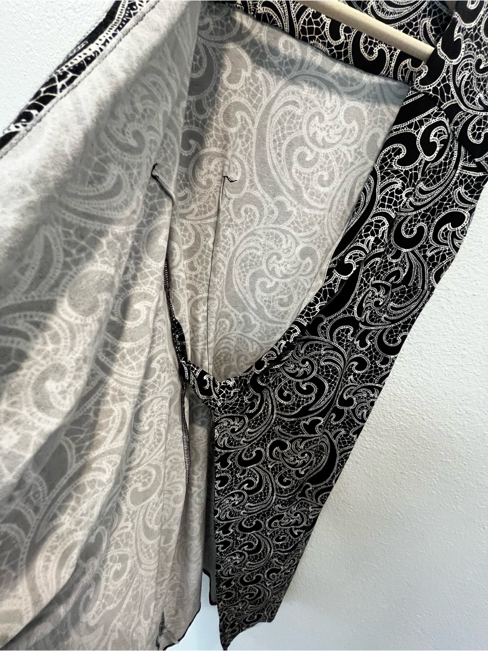 Ann Taylor Black & White Paisley Midi Dress wrinkle free travel dress - Picture 3 of 9
